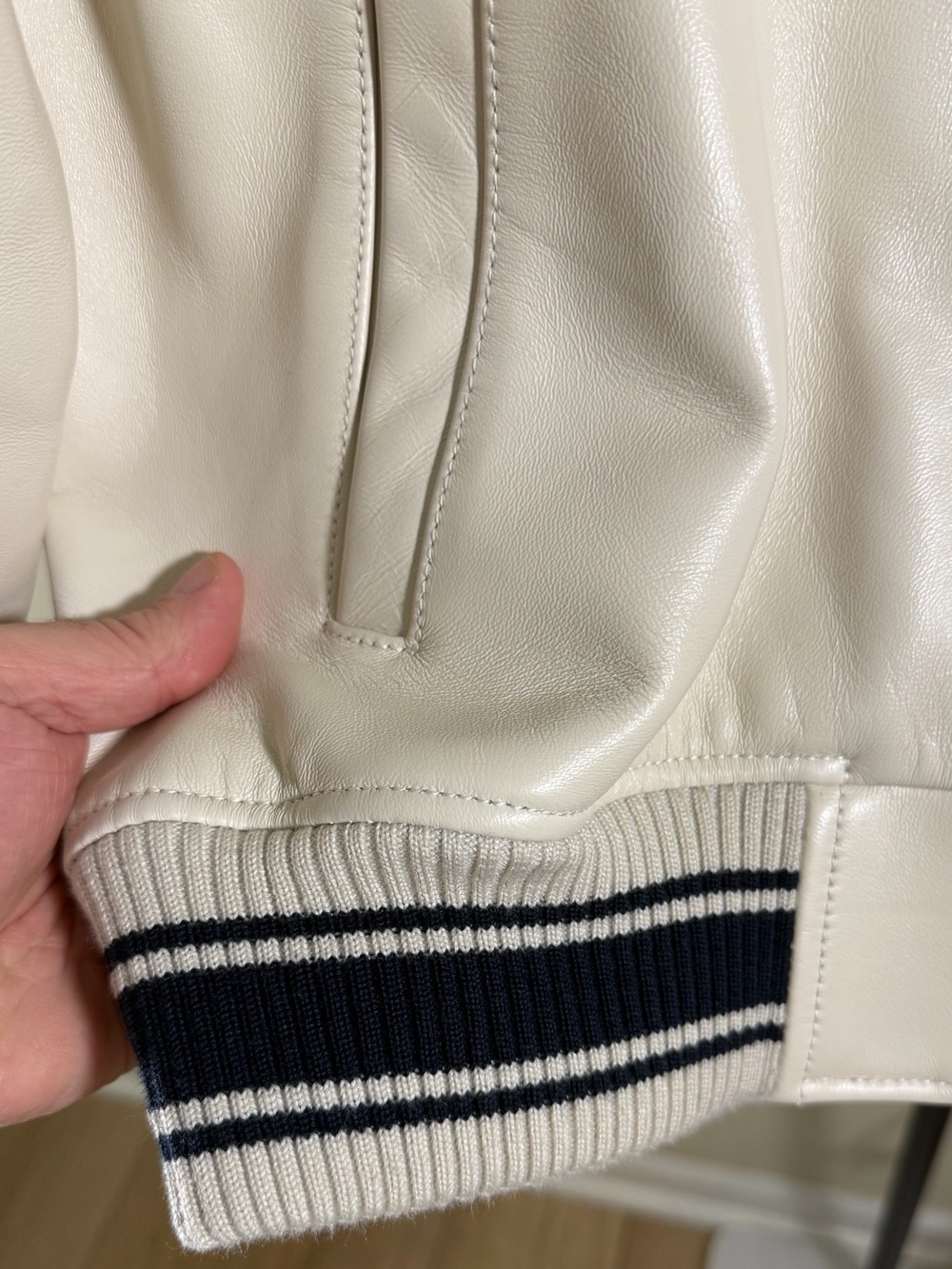 Kith x Avirex x New York Knicks Leather Jacket color Cream size Medium - Picture 12 of 13